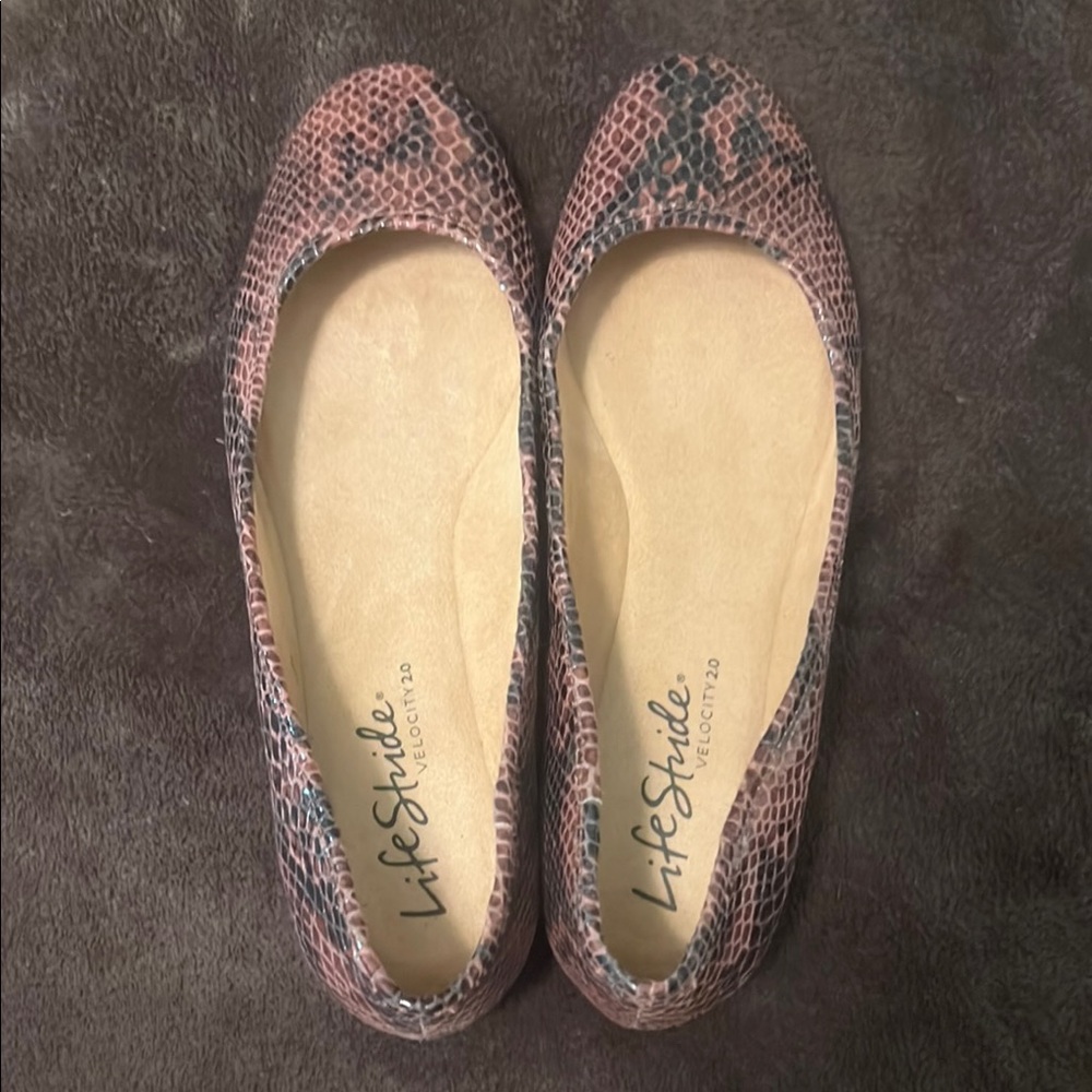 Life Stride Women's Brown and Black Snakeskin Flats size 8.5 medium
